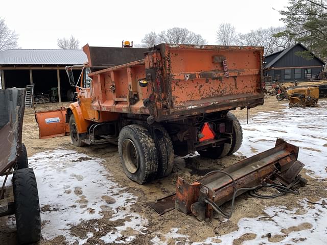 Image of International 4900 equipment image 4