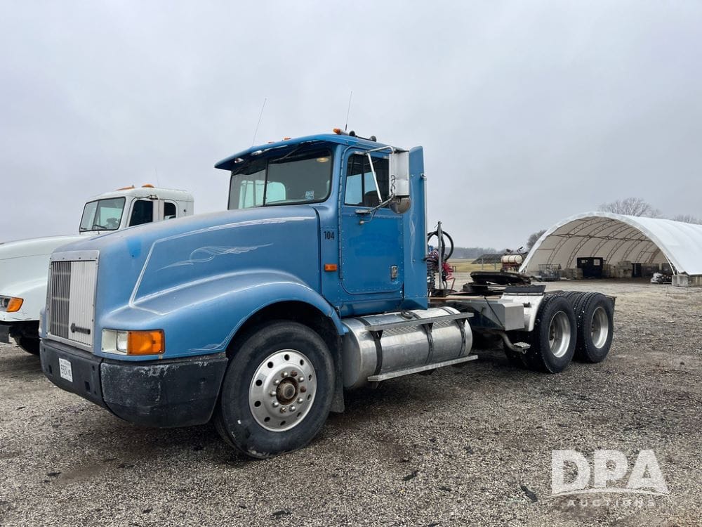 1990 International Navistar 9400 Equipment Image0