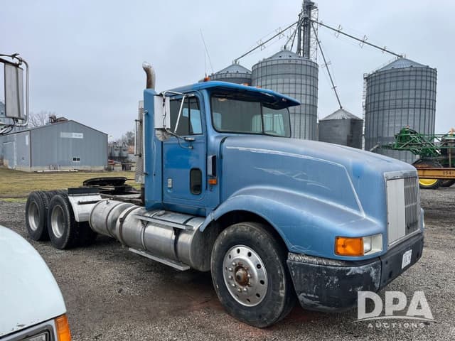 Image of International Navistar 9400 equipment image 4