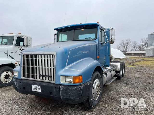 Image of International Navistar 9400 equipment image 1