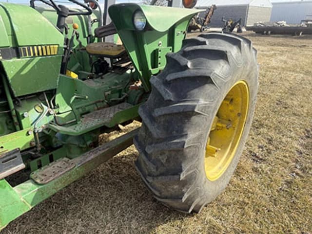 Image of John Deere 2555 equipment image 4