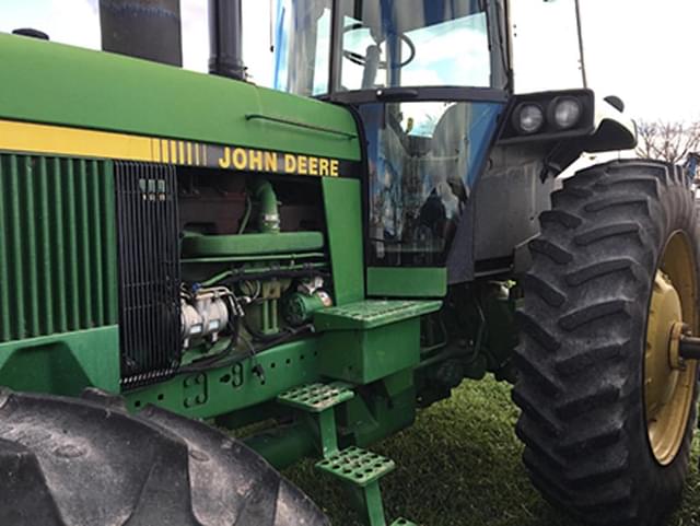 Image of John Deere 4555 equipment image 4