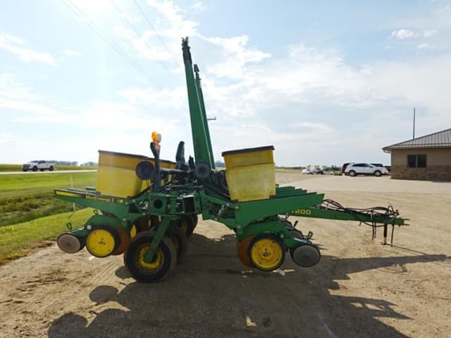 Image of John Deere 7200 equipment image 2