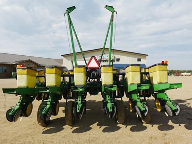 Image of John Deere 7200 equipment image 4