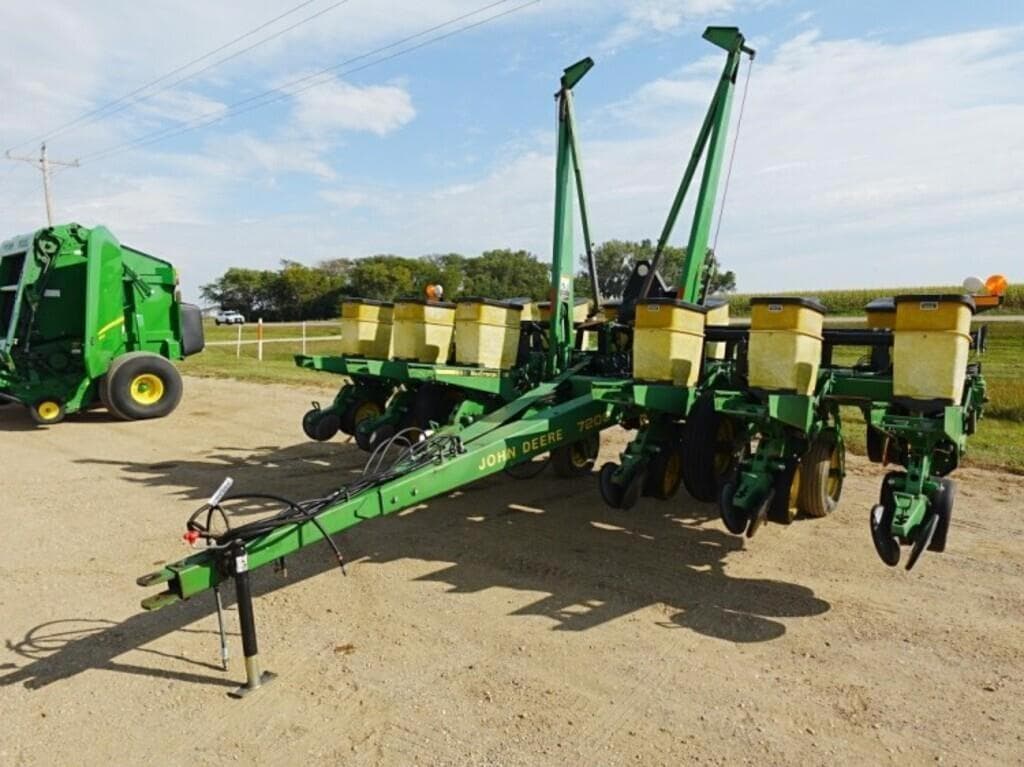 Image of John Deere 7200 Primary image