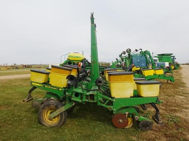 Image of John Deere 7200 equipment image 2