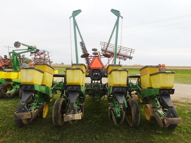 Image of John Deere 7200 equipment image 4