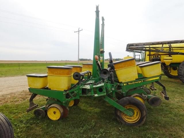 Image of John Deere 7200 equipment image 3