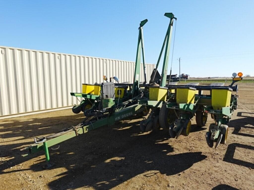 Image of John Deere 7200 Primary image