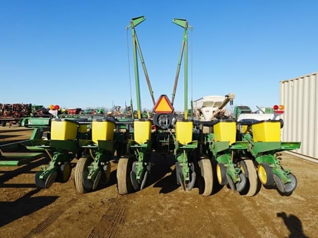 Image of John Deere 7200 equipment image 4