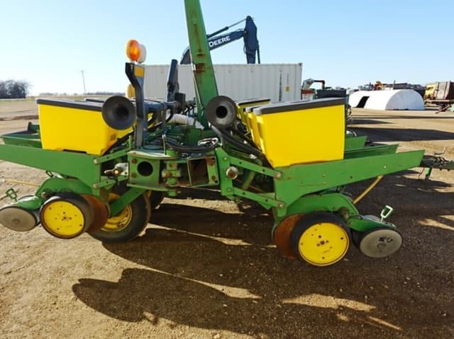Image of John Deere 7200 equipment image 2