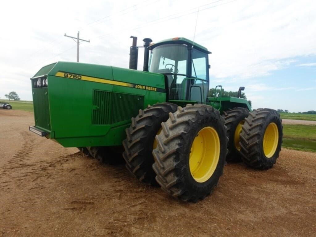 1990 John Deere 8760 Equipment Image0