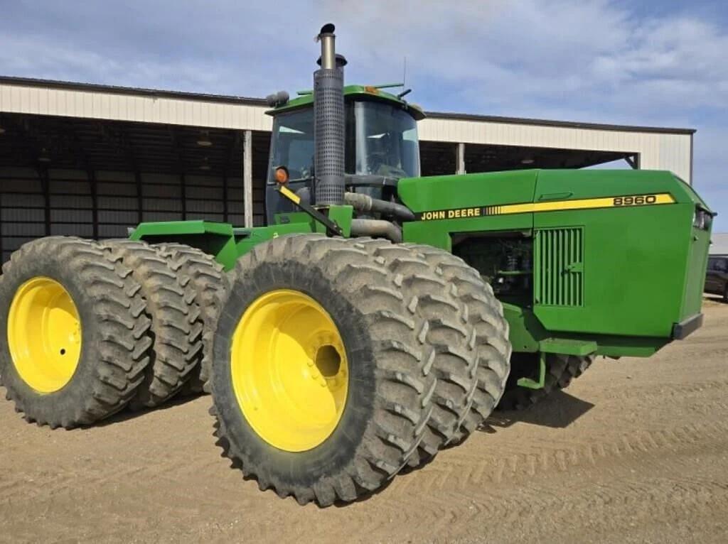 Image of John Deere 8960 Primary image