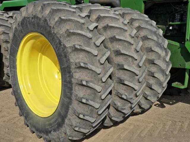 Image of John Deere 8960 equipment image 1