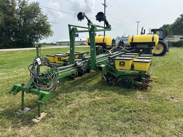 Image of John Deere 1770 equipment image 1