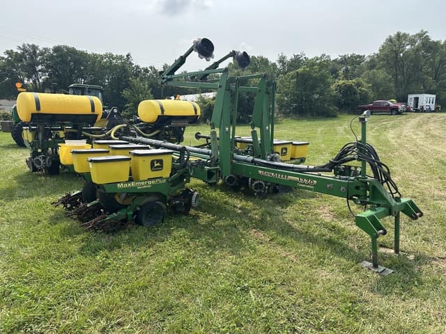 Image of John Deere 1770 equipment image 2