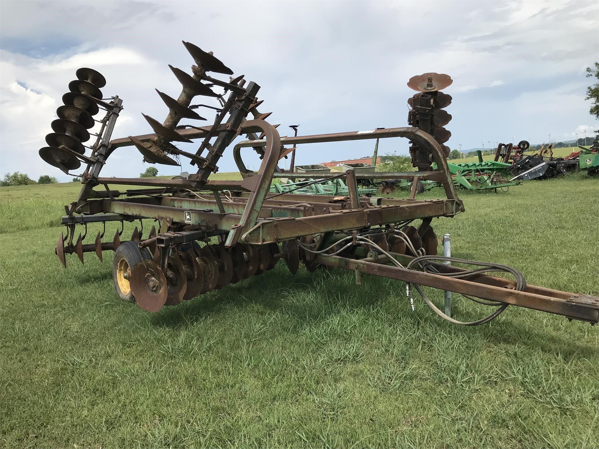 1990 John Deere 230 Equipment Image0