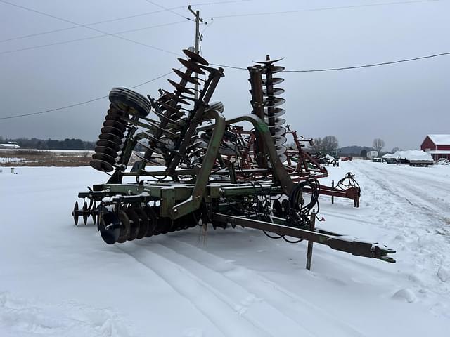 Image of John Deere 235 equipment image 2