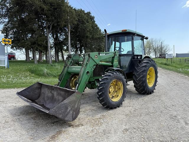 Image of John Deere 2555 equipment image 2