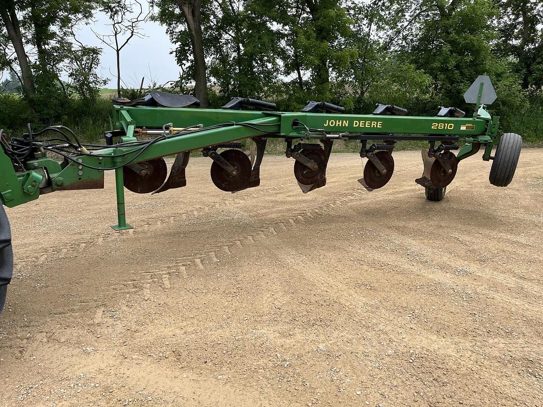 Image of John Deere 2810 Primary image