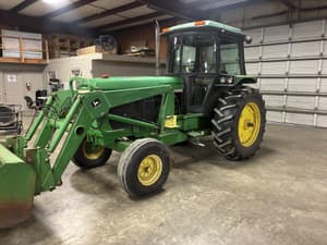 1990 John Deere 2955 Image