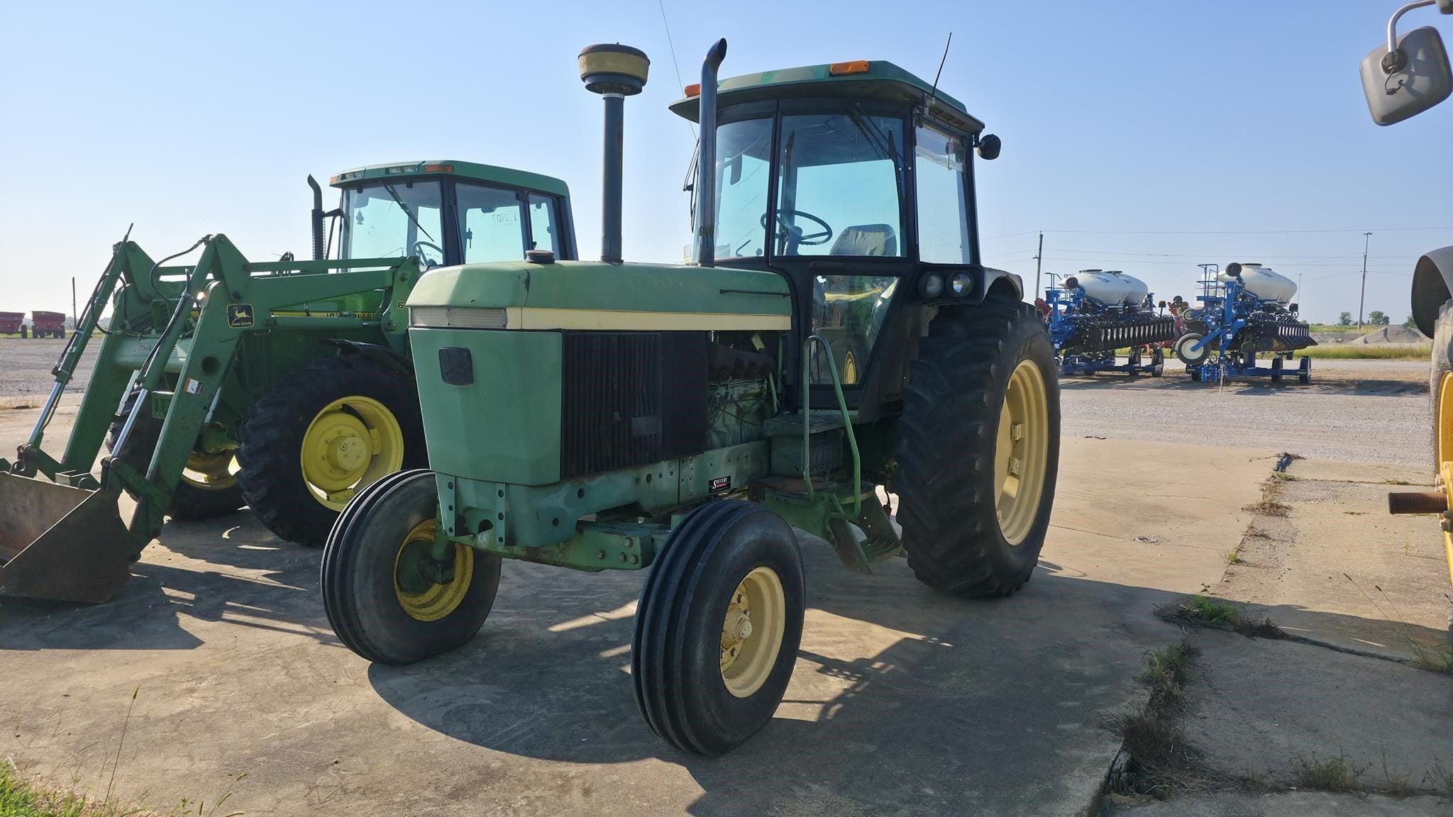 1990 John Deere 2955 Equipment Image0