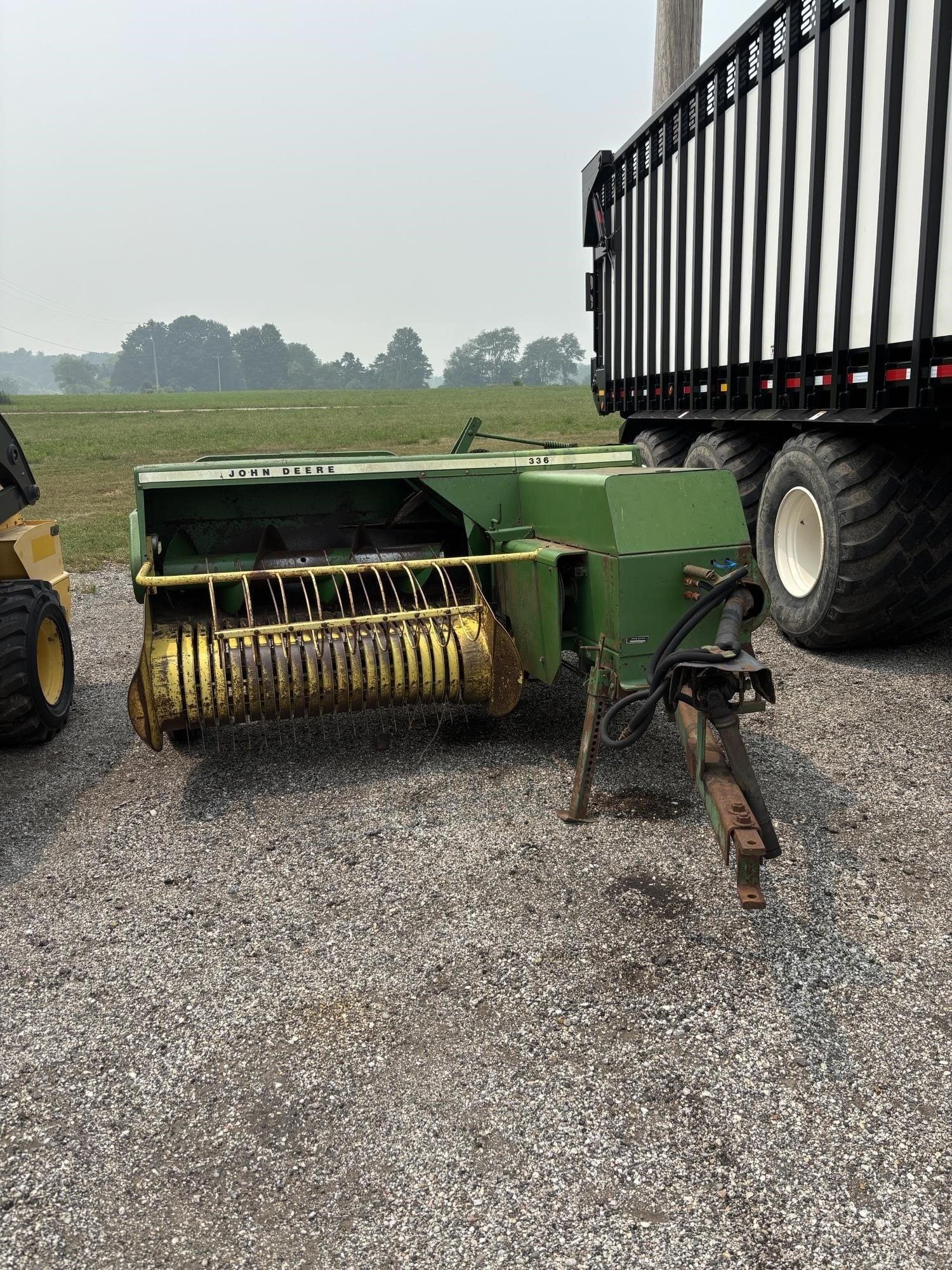 1990 John Deere 336 Equipment Image0
