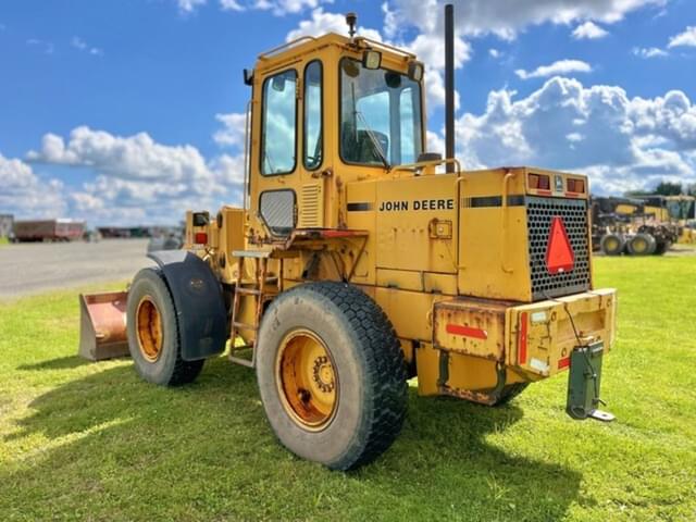 Image of John Deere 344E equipment image 4