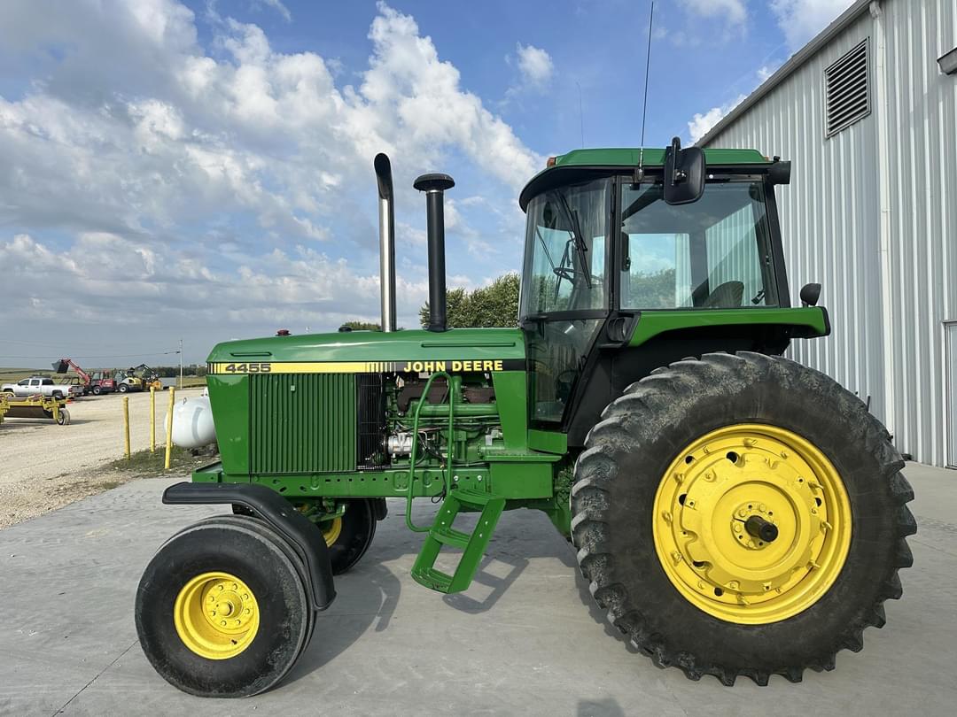 Image of John Deere 4455 Primary image