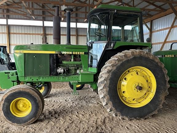 Image of John Deere 4455 equipment image 3