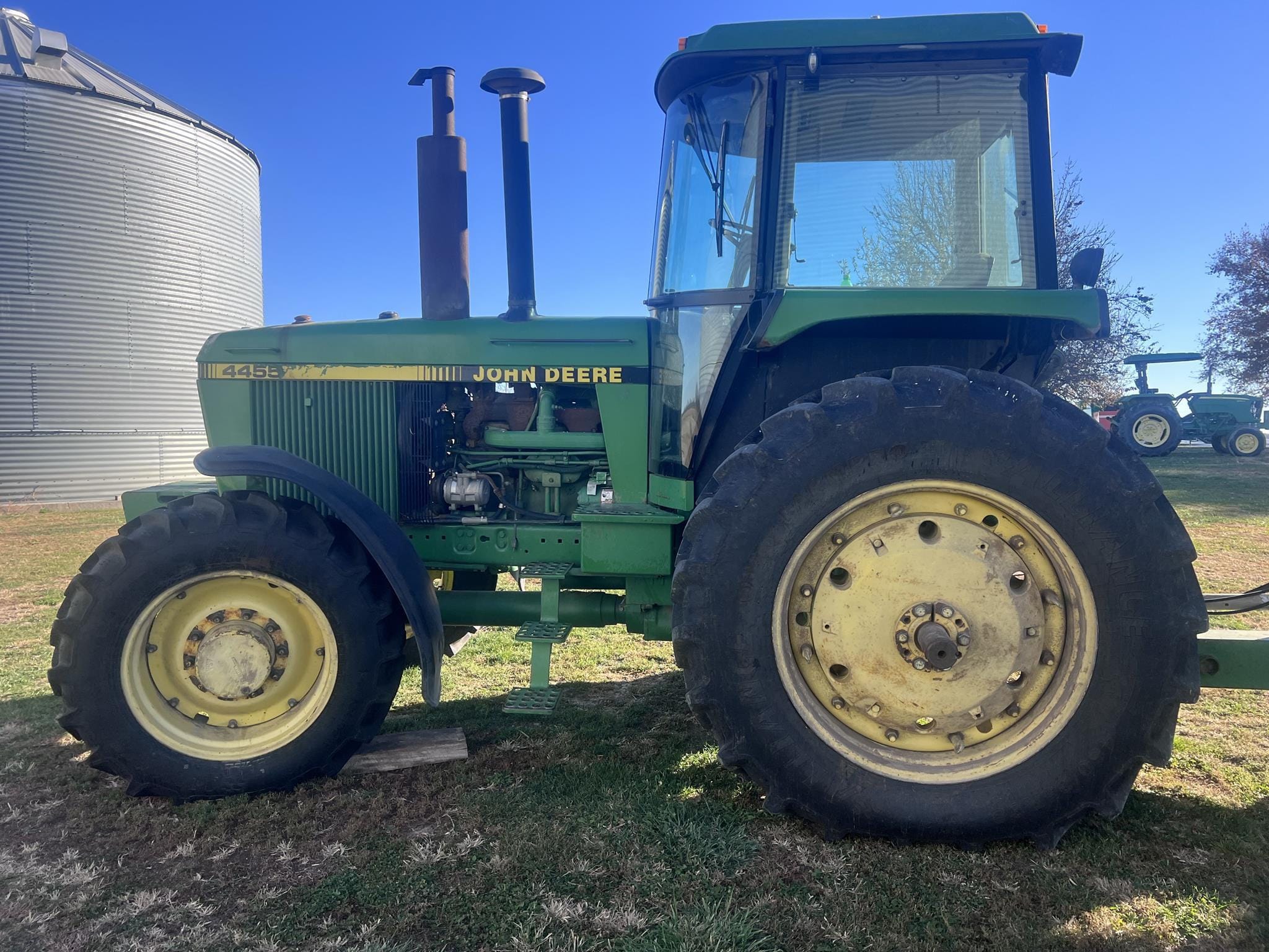 1990 John Deere 4455 Equipment Image0