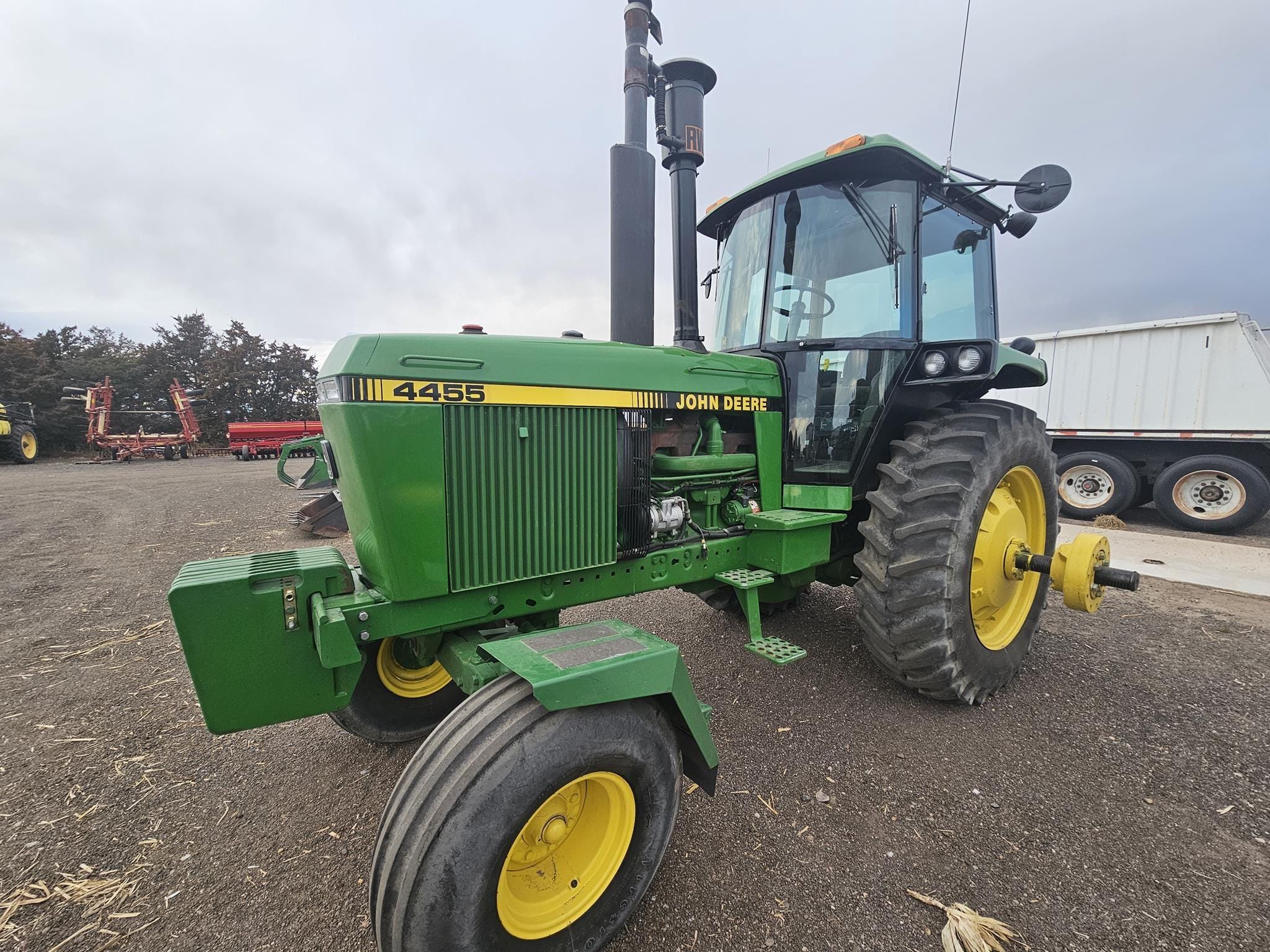 1990 John Deere 4455 Equipment Image0