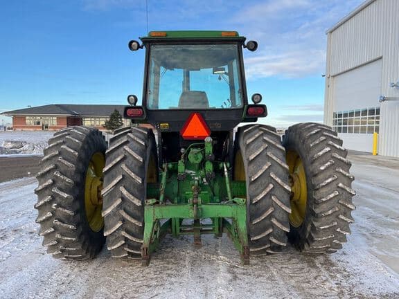 Image of John Deere 4755 equipment image 3