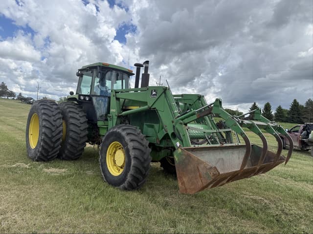 Image of John Deere 4755 equipment image 3