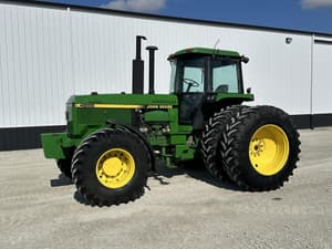 1990 John Deere 4955 Image