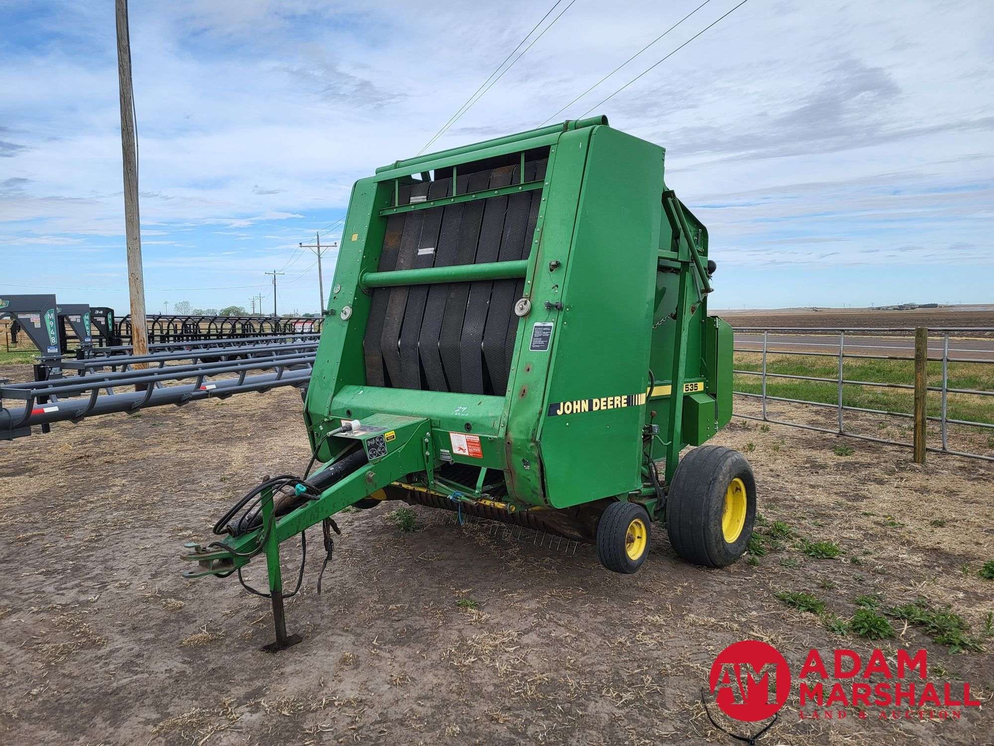 1990 John Deere 535 Equipment Image0