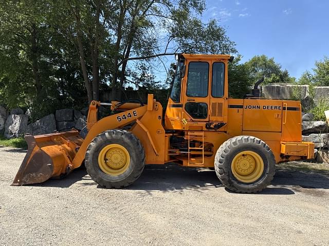 Image of John Deere 544E equipment image 1