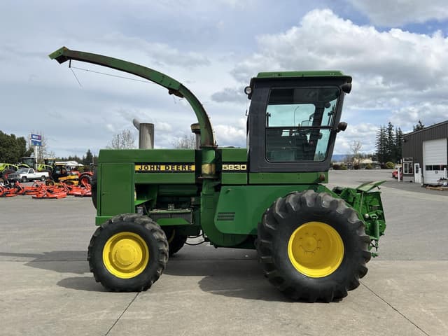 Image of John Deere 5830 equipment image 4
