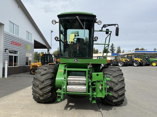 Image of John Deere 5830 equipment image 2