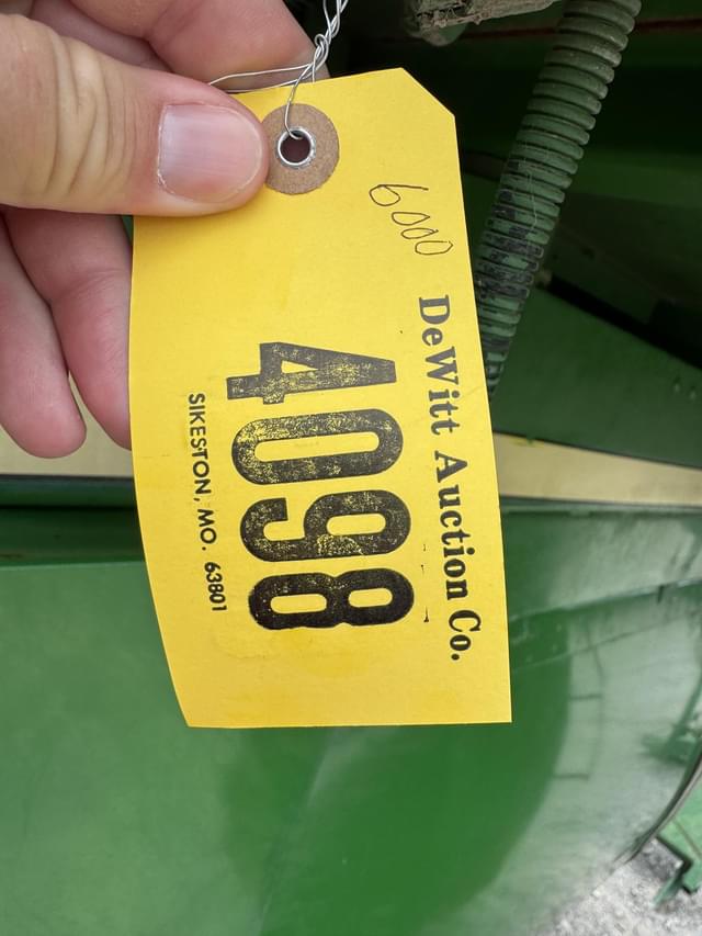 Image of John Deere 6000 equipment image 1
