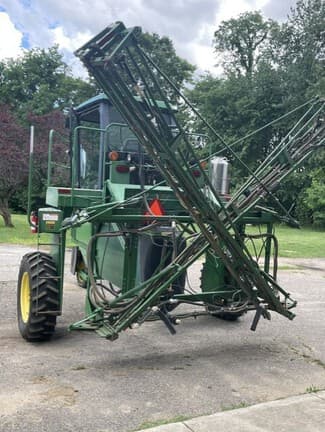 Image of John Deere 6000 equipment image 1