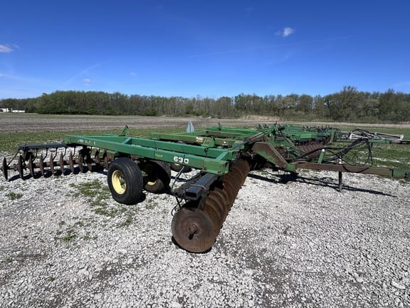 1990 John Deere 630 Equipment Image0