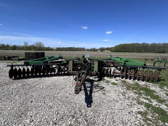 Image of John Deere 630 equipment image 1