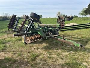 1990 John Deere 630 Image