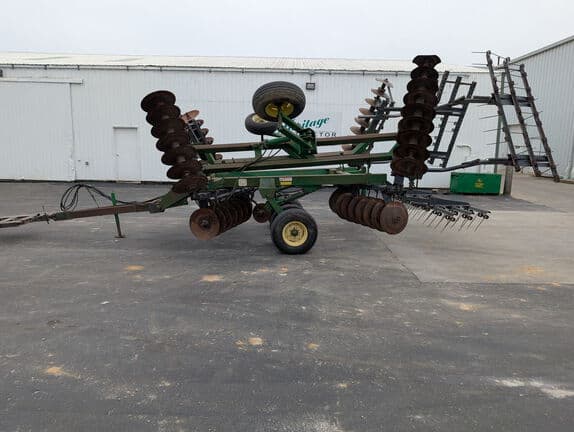 Image of John Deere 630 equipment image 1