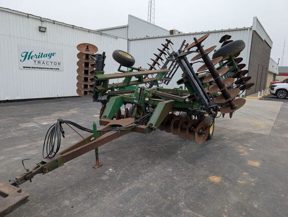 1990 John Deere 630 Equipment Image0