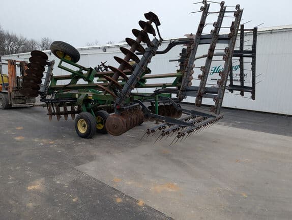 Image of John Deere 630 equipment image 2