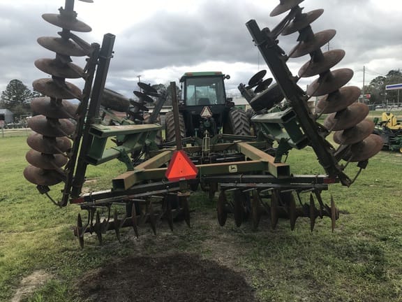 1990 John Deere 630 Equipment Image0