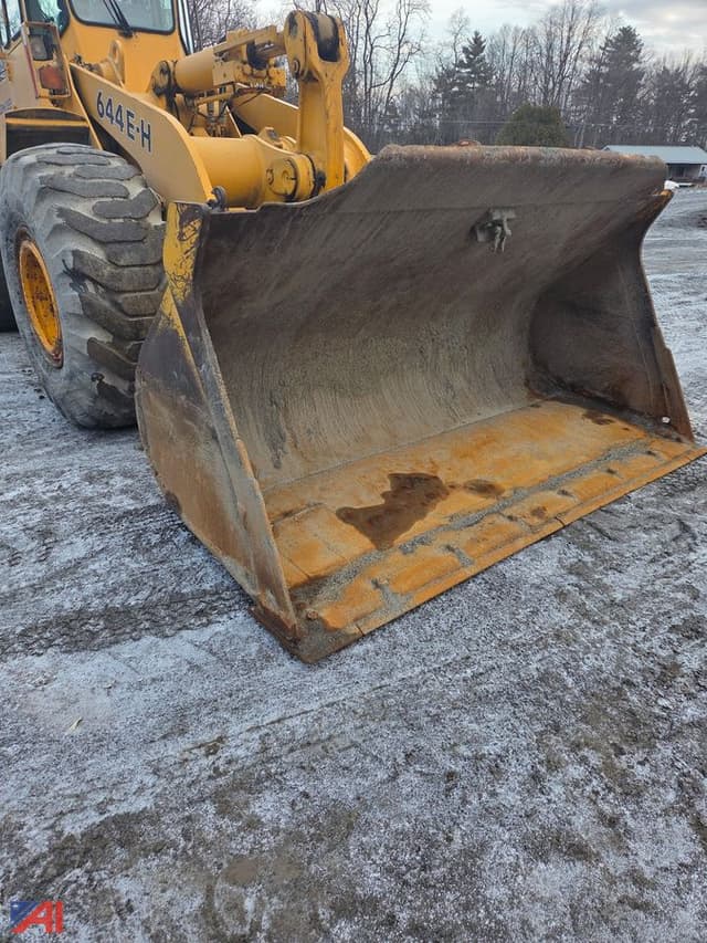 Image of John Deere 644E equipment image 2