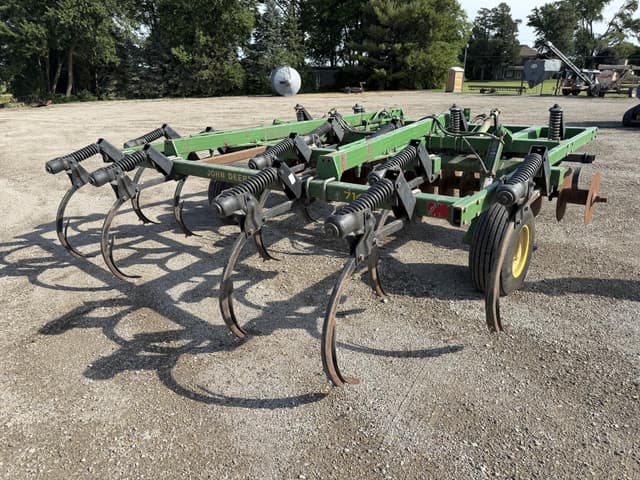 Image of John Deere 714 equipment image 1